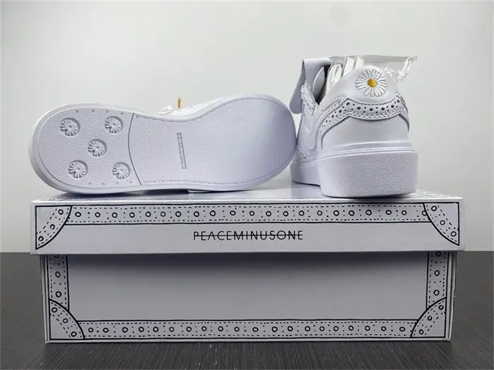 Kwondo 1 G-Dragon Peaceminusone Triple White 
