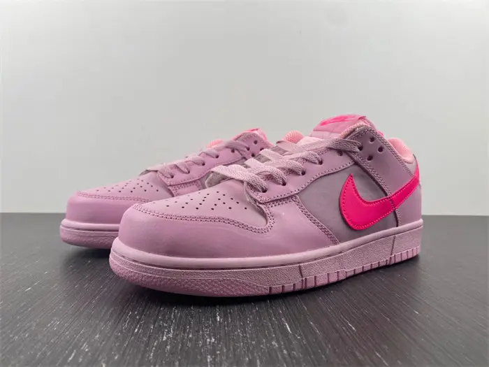 Nike Dunk Low Triple Pink  DECBB534