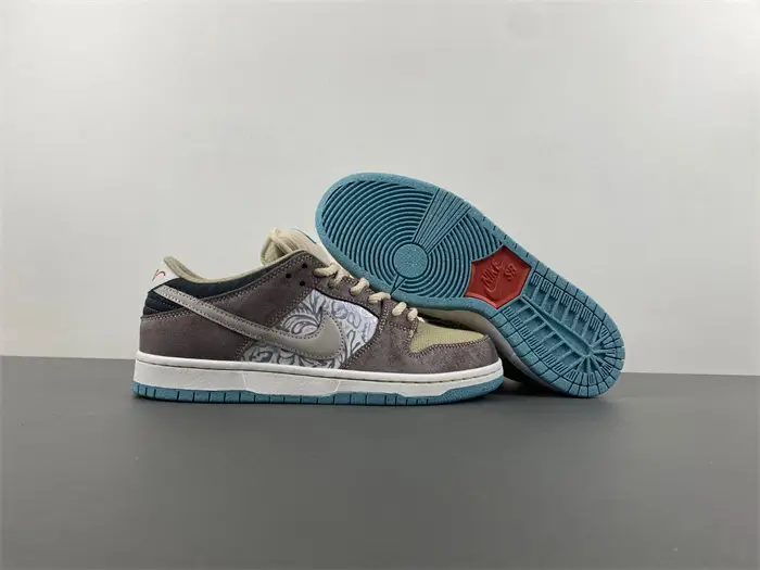 Nike SB Dunk Low 