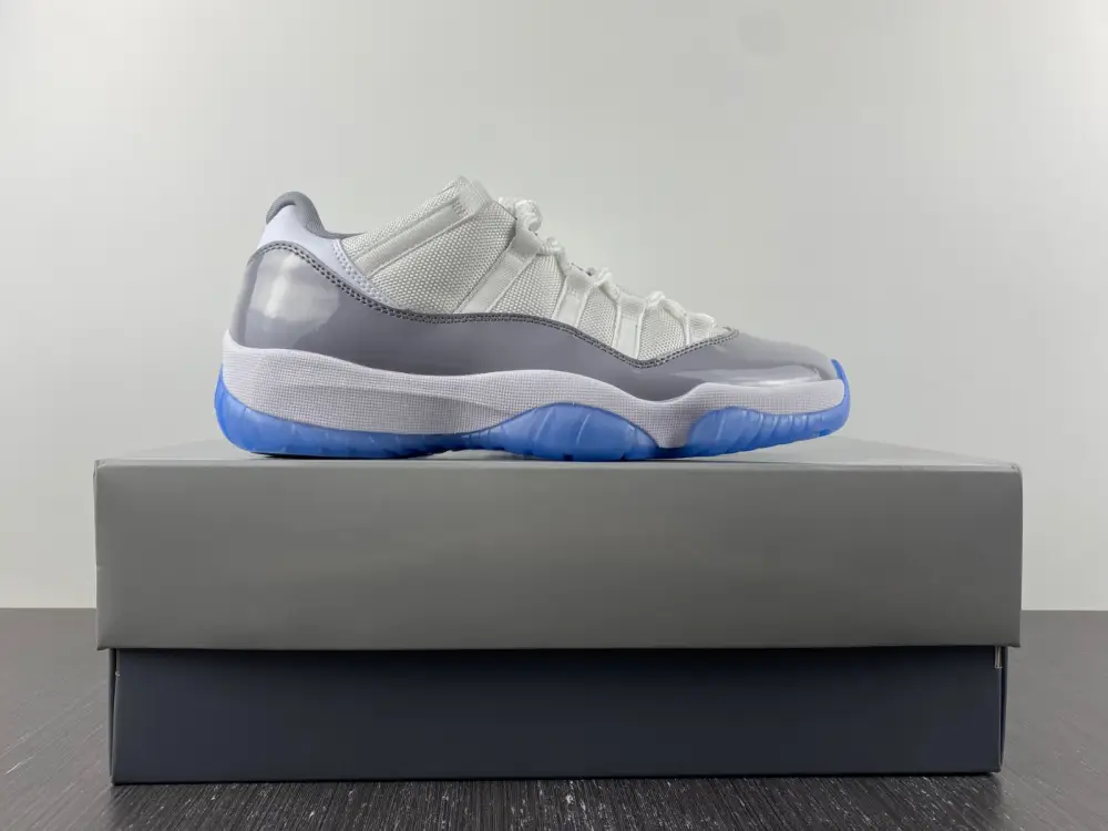 Air Jordan 11 Low 