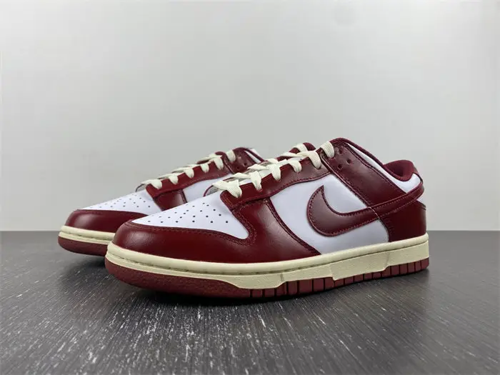 Nike Dunk Low PRM 