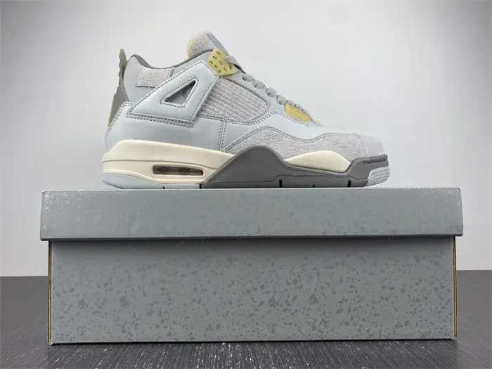 Jordan 4 Retro SE Craft Photon Dust 