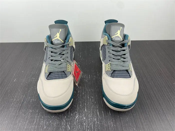 Jordan 4 Retro SE Craft Photon Dust 