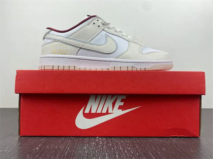 NIKE DUNK LOW 