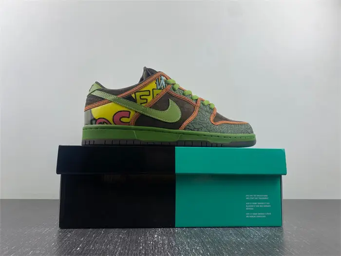 Nike SB Dunk Low De La Soul 