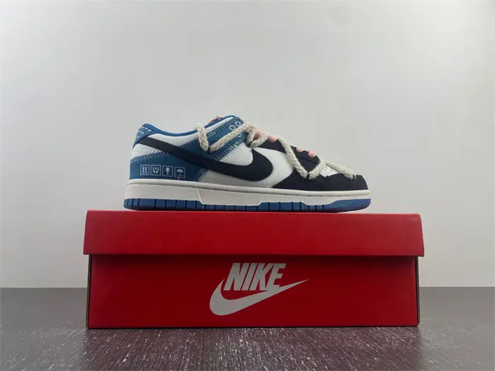 Nike Dunk Low 