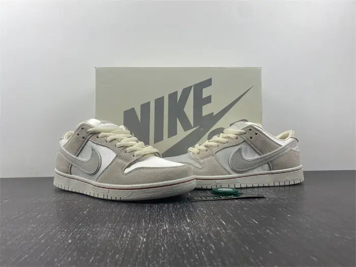 Nike SB Dunk Low City of Love 