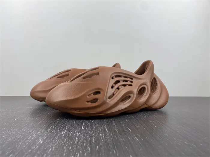 adidas Yeezy Foam RNNR Flax 