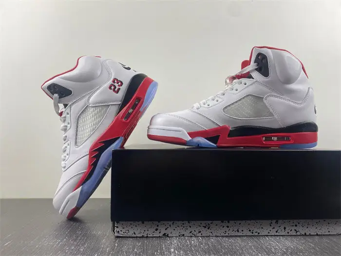 Jordan 5 Retro Fire Red Black Tongue 