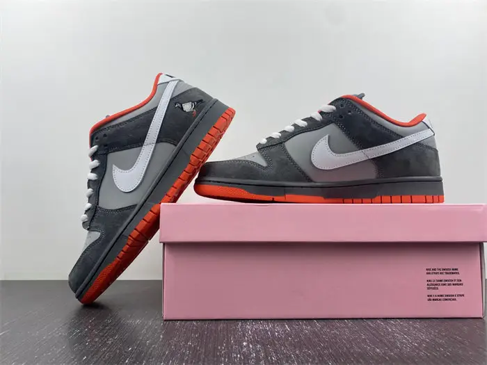 Nike SB Dunk Low 