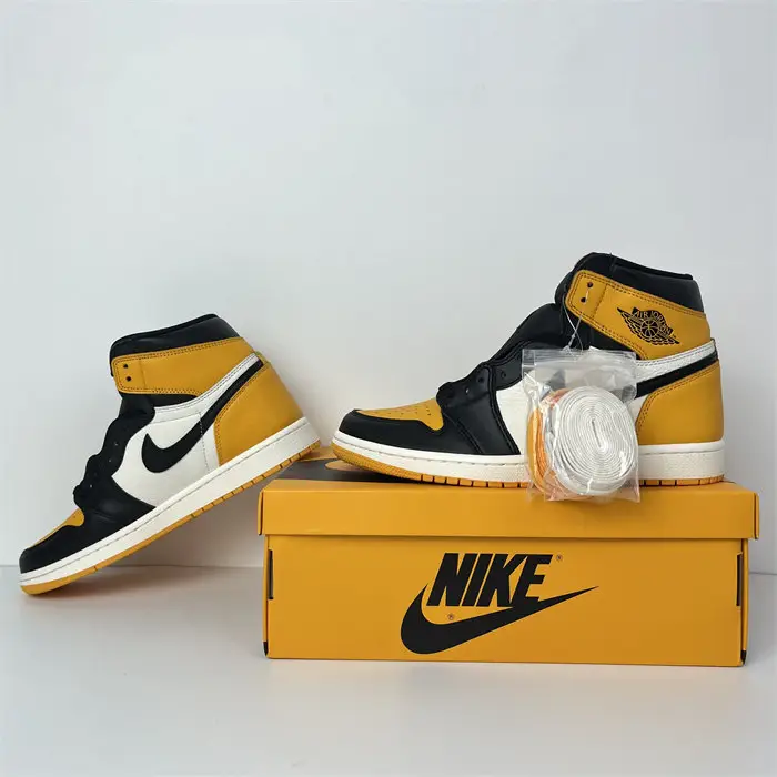 Jordan 1 Retro High OG Yellow Toe 
