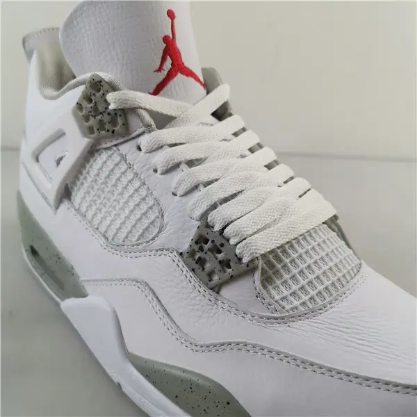 AIR JORDAN 4 