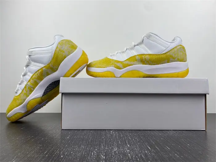 Air Jordan 11 Low WMNS 