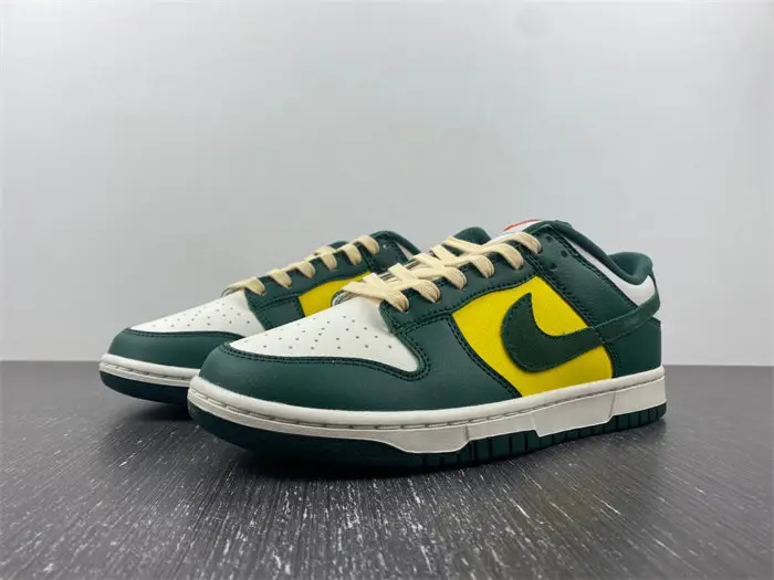 Nike Dunk Low SE Noble Green 