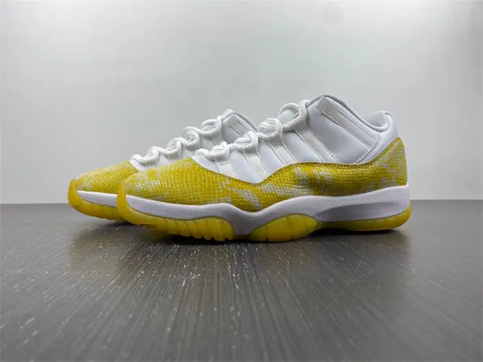 Air Jordan 11 Low WMNS 