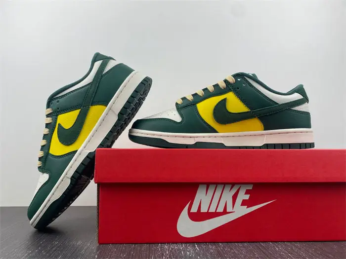Nike Dunk Low SE Noble Green 