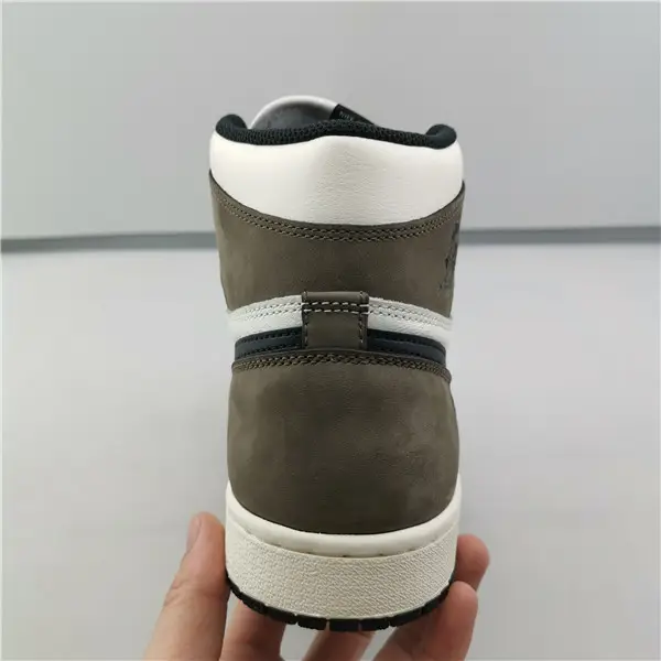 AIR JORDAN 1 RETRO HIGH OG 'DARK MOCHA' 