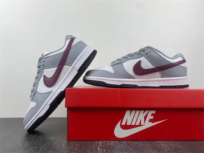 Nike Dunk Low 