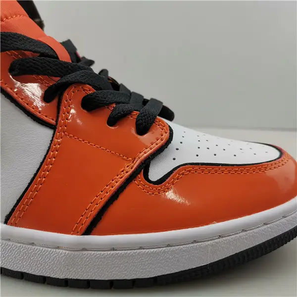 AIR JORDAN 1 MID 