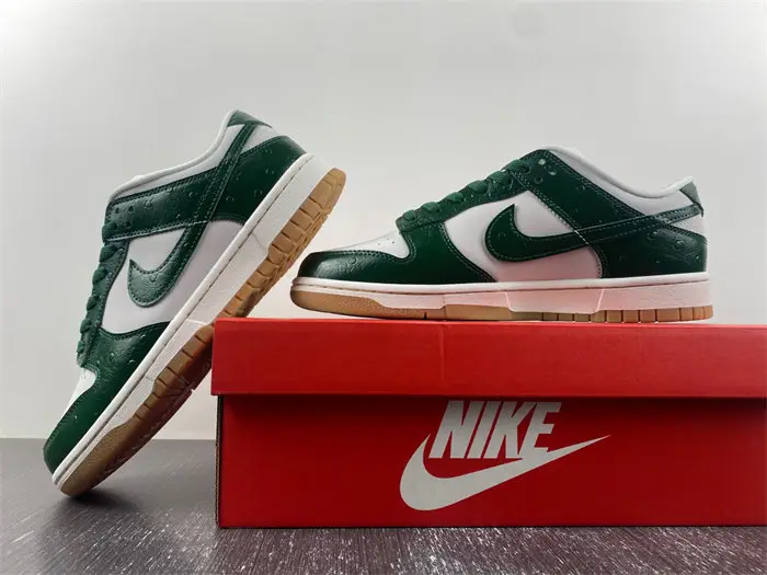 Nike Dunk Low LX 
