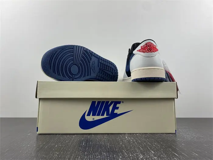 Travis Scott x Air Jordan 1 Low 