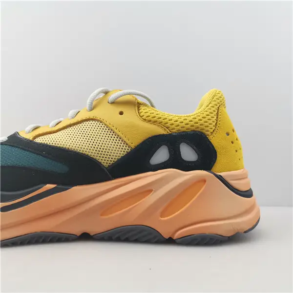 ADIDAS YEEZY BOOST 700 