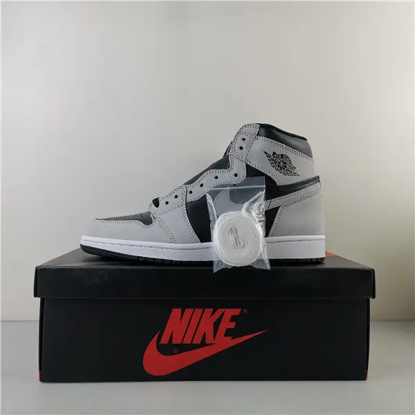 Jordan 1 Retro High Black White Light Smoke Grey 