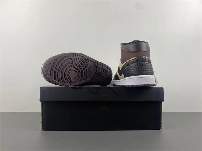 Air Jordan 1 Mid SE 