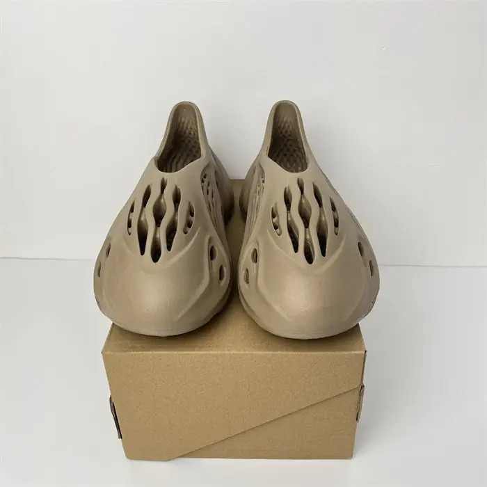 adidas Yeezy Foam RNNR Mist 