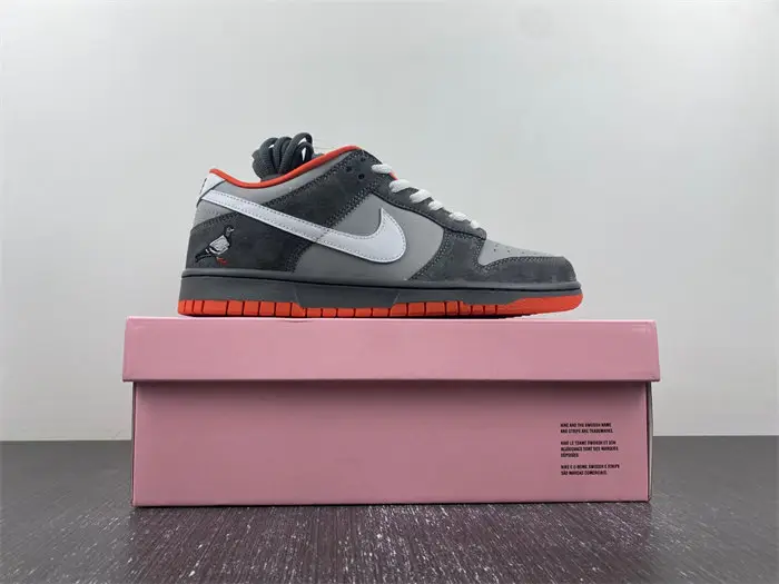 Nike SB Dunk Low 