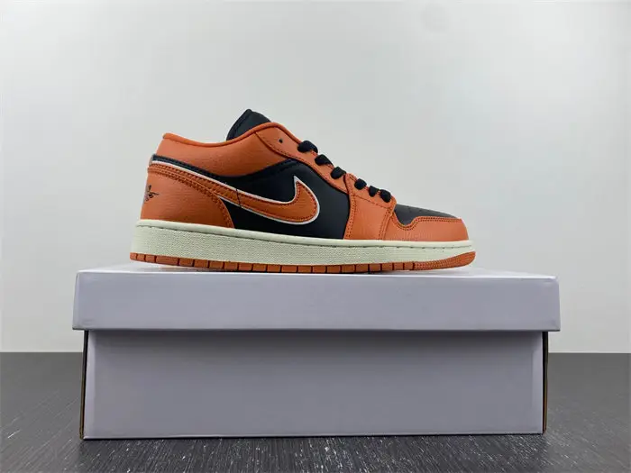 Air Jordan 1 Low 