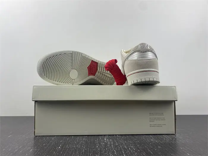 Nike SB Dunk Low City of Love 