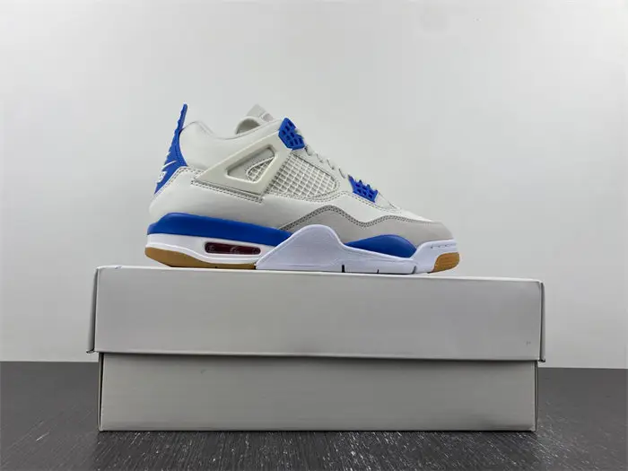 SB x Jordan 4 