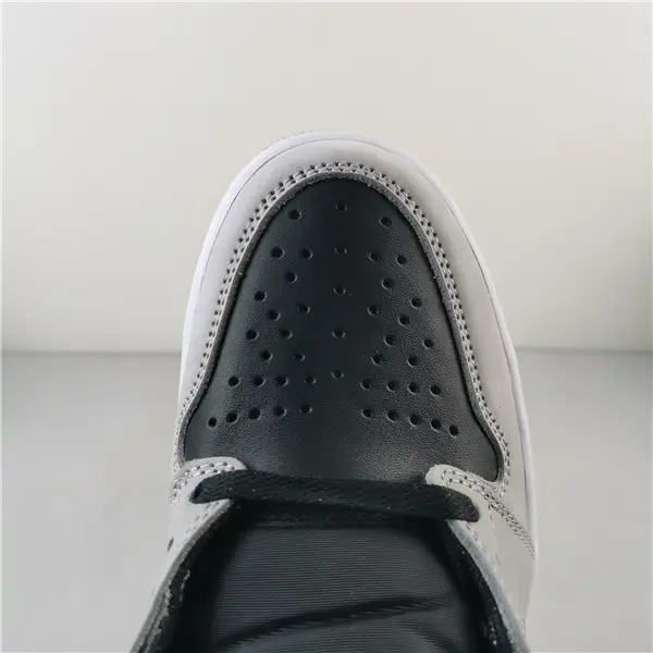 Jordan 1 Retro High Black White Light Smoke Grey 