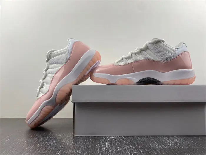 Air Jordan 11 Low WMNS 