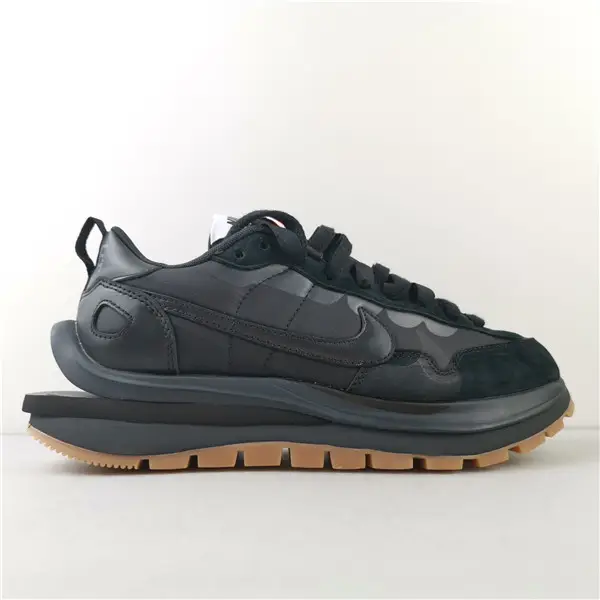 Nike Vaporwaffle Sacai Black Gum 
