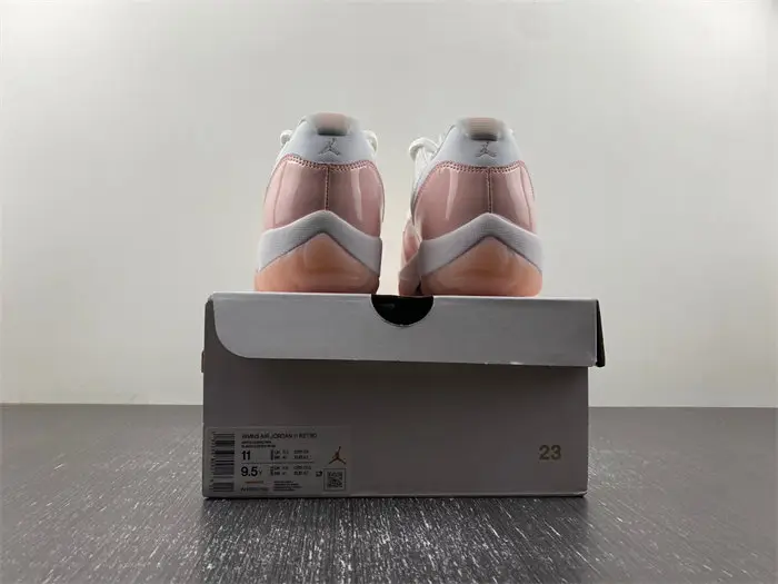 Air Jordan 11 Low WMNS 