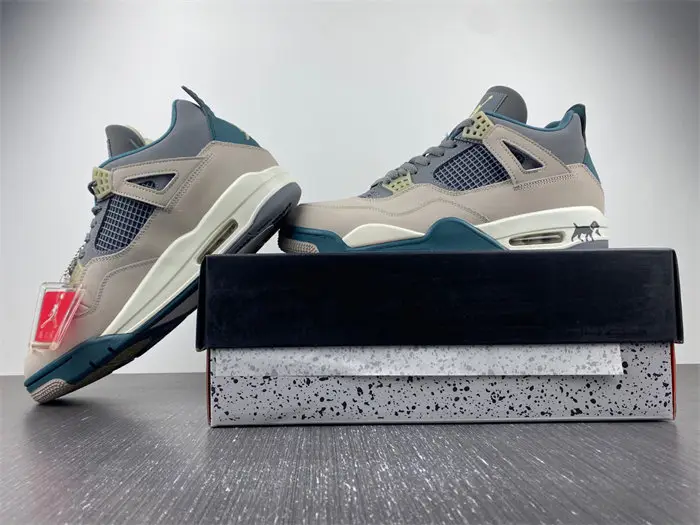 Jordan 4 Retro SE Craft Photon Dust 