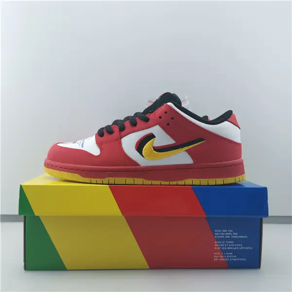 NIKE SB DUNK LOW 