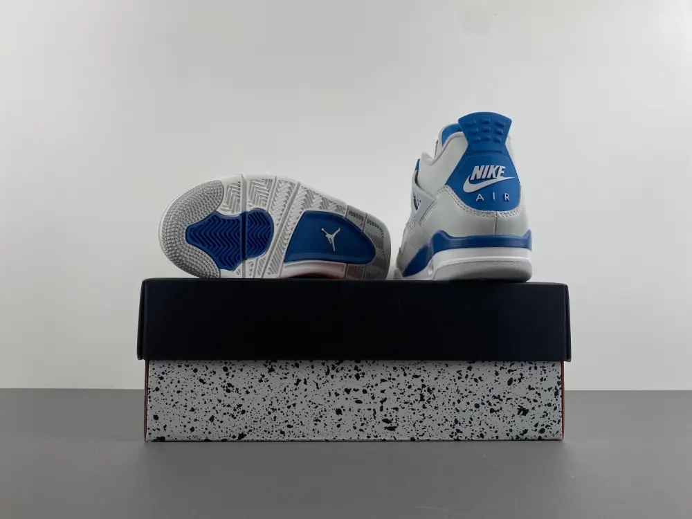 Air Jordan 4 Retro 