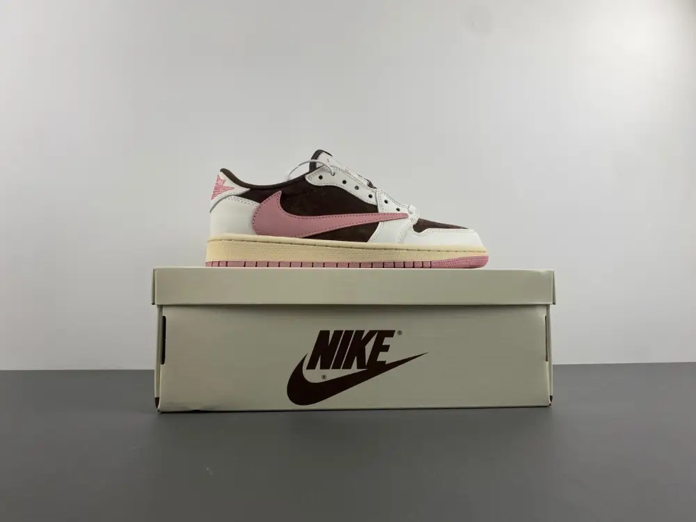 Travis Scott x Air Jordan 1 Low OG  DZ4137 