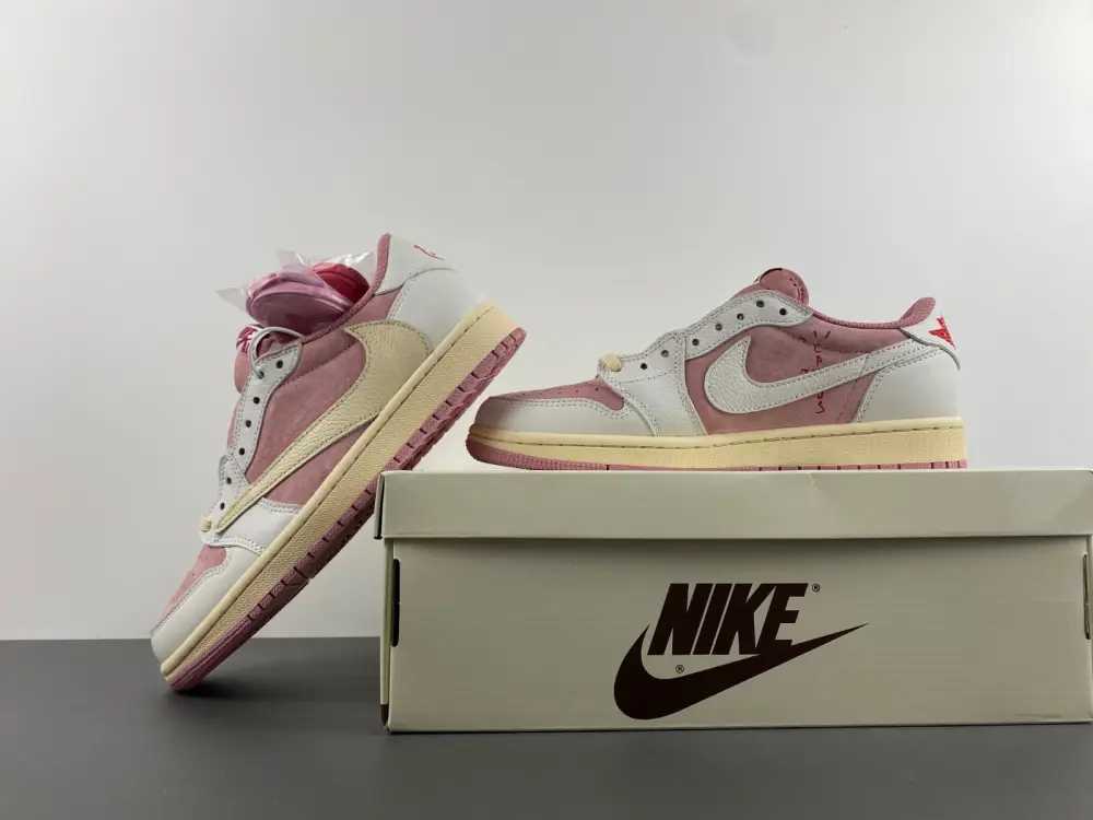 Travis Scott x Air Jordan 1 Low OG 