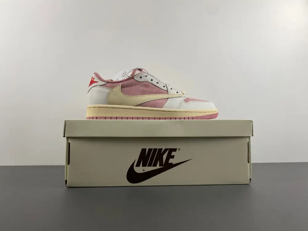 Travis Scott x Air Jordan 1 Low OG 