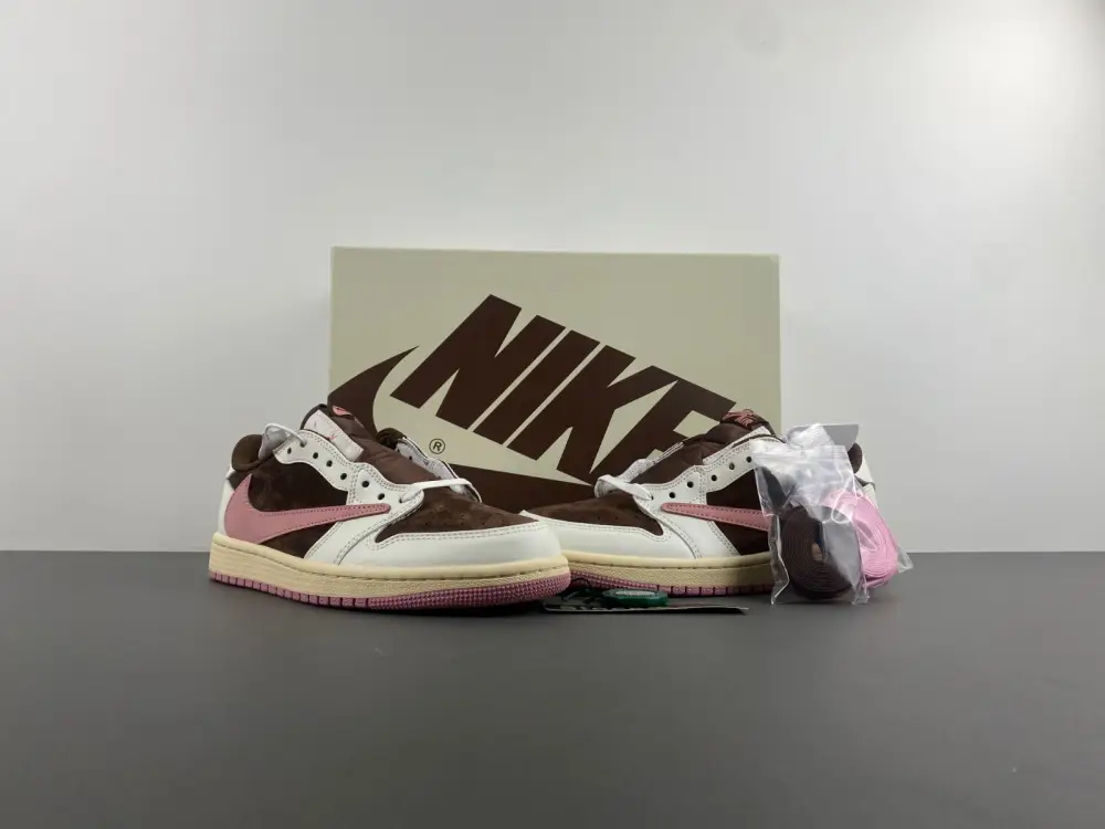 Travis Scott x Air Jordan 1 Low OG  DZ4137  BCD147