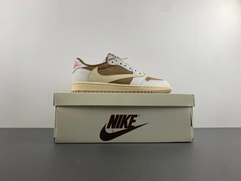 Travis Scott x Air Jordan 1 Low OG 