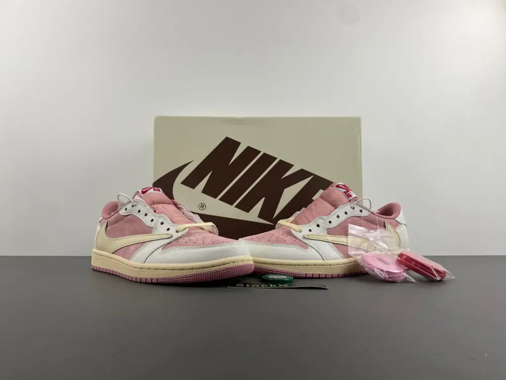 Travis Scott x Air Jordan 1 Low OG 