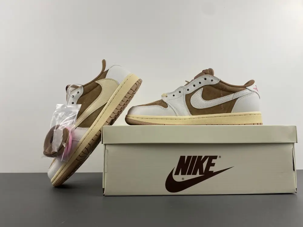 Travis Scott x Air Jordan 1 Low OG 