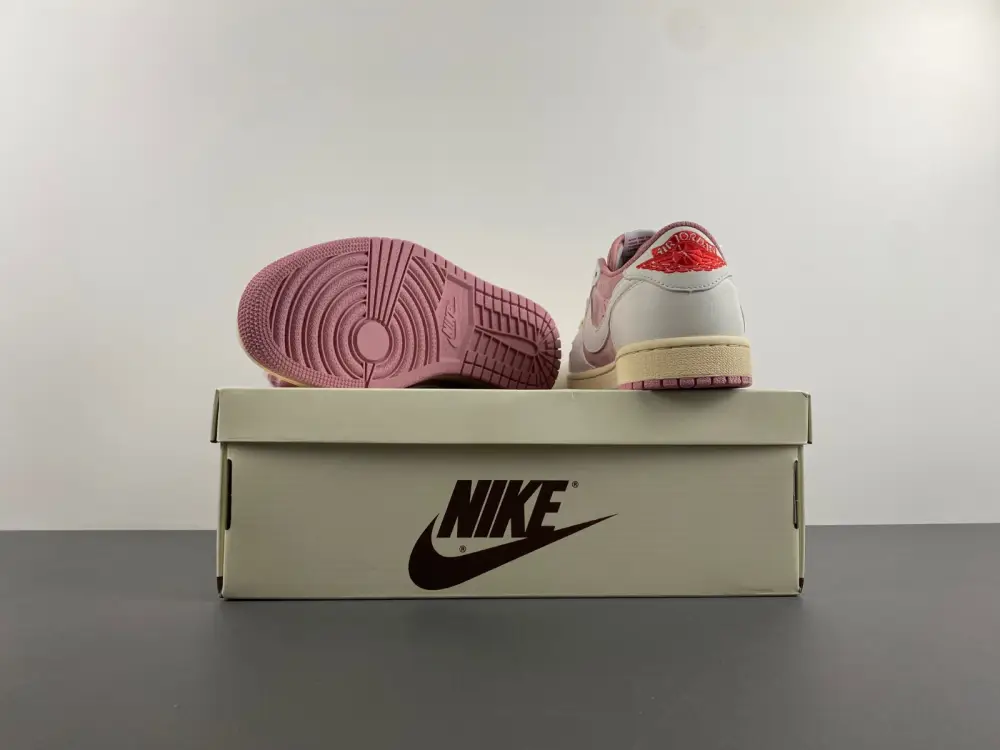 Travis Scott x Air Jordan 1 Low OG 