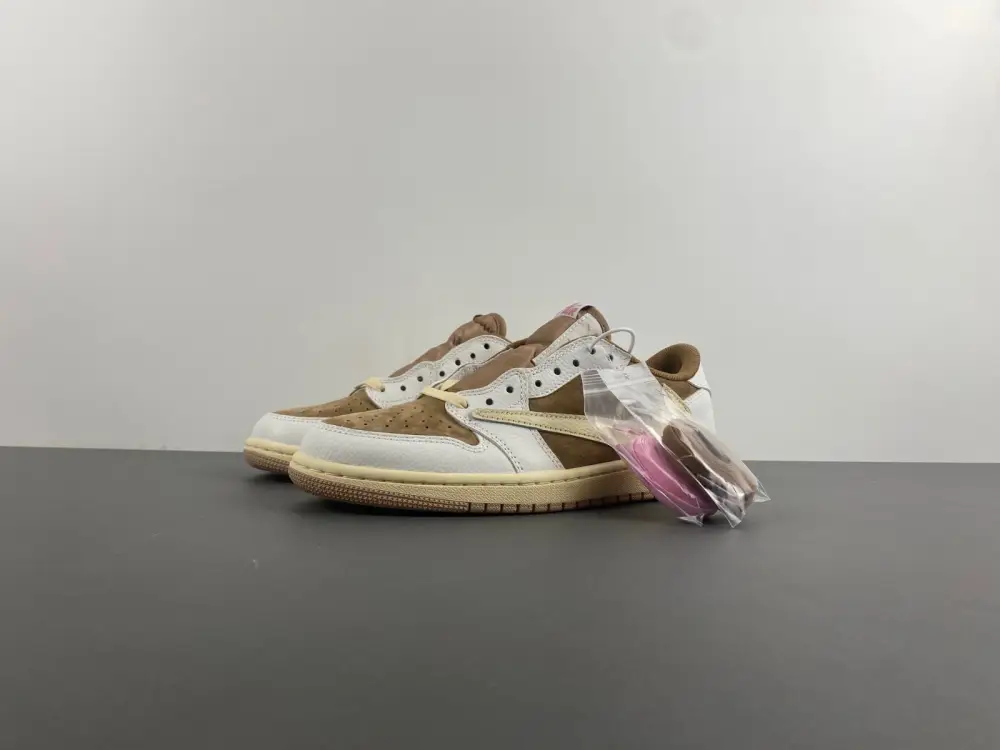 Travis Scott x Air Jordan 1 Low OG 