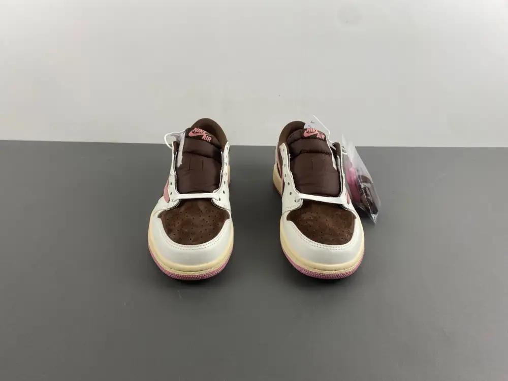 Travis Scott x Air Jordan 1 Low OG  DZ4137 